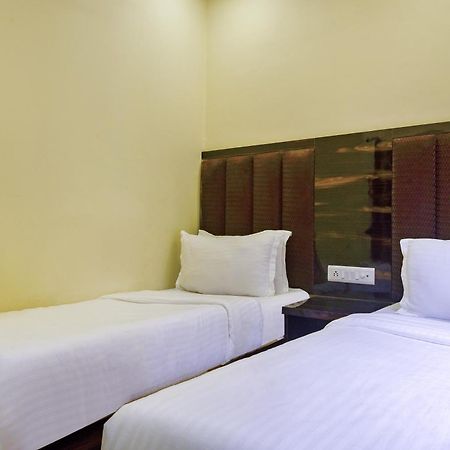 Hotel Deluxe Mumbai Bagian luar foto