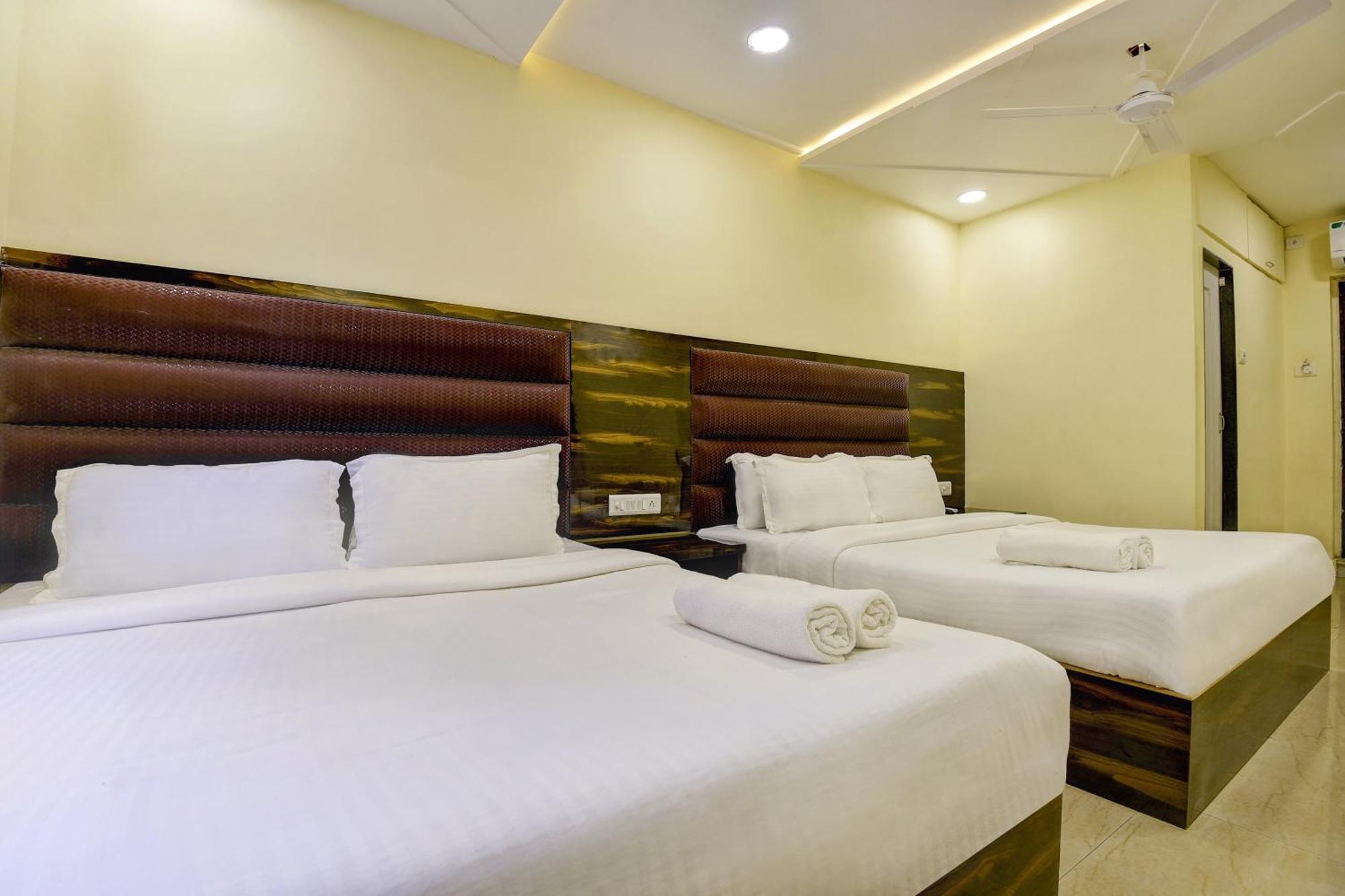 Hotel Deluxe Mumbai Bagian luar foto