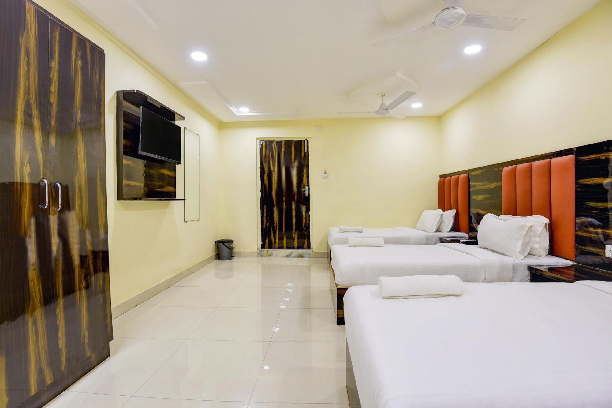 Hotel Deluxe Mumbai Bagian luar foto
