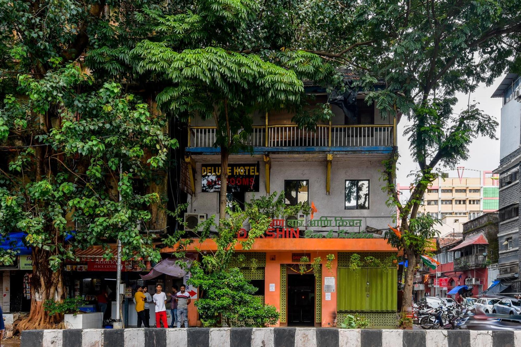 Hotel Deluxe Mumbai Bagian luar foto