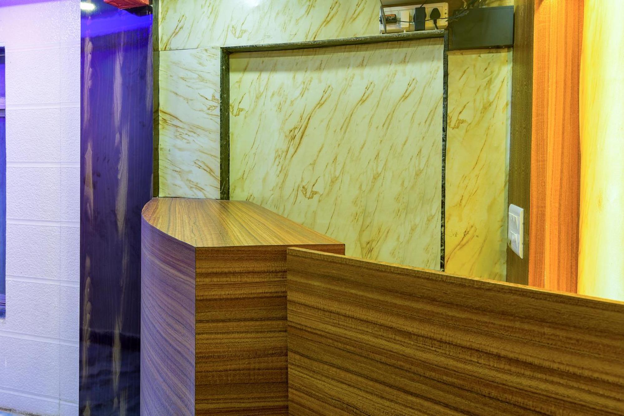 Hotel Deluxe Mumbai Bagian luar foto