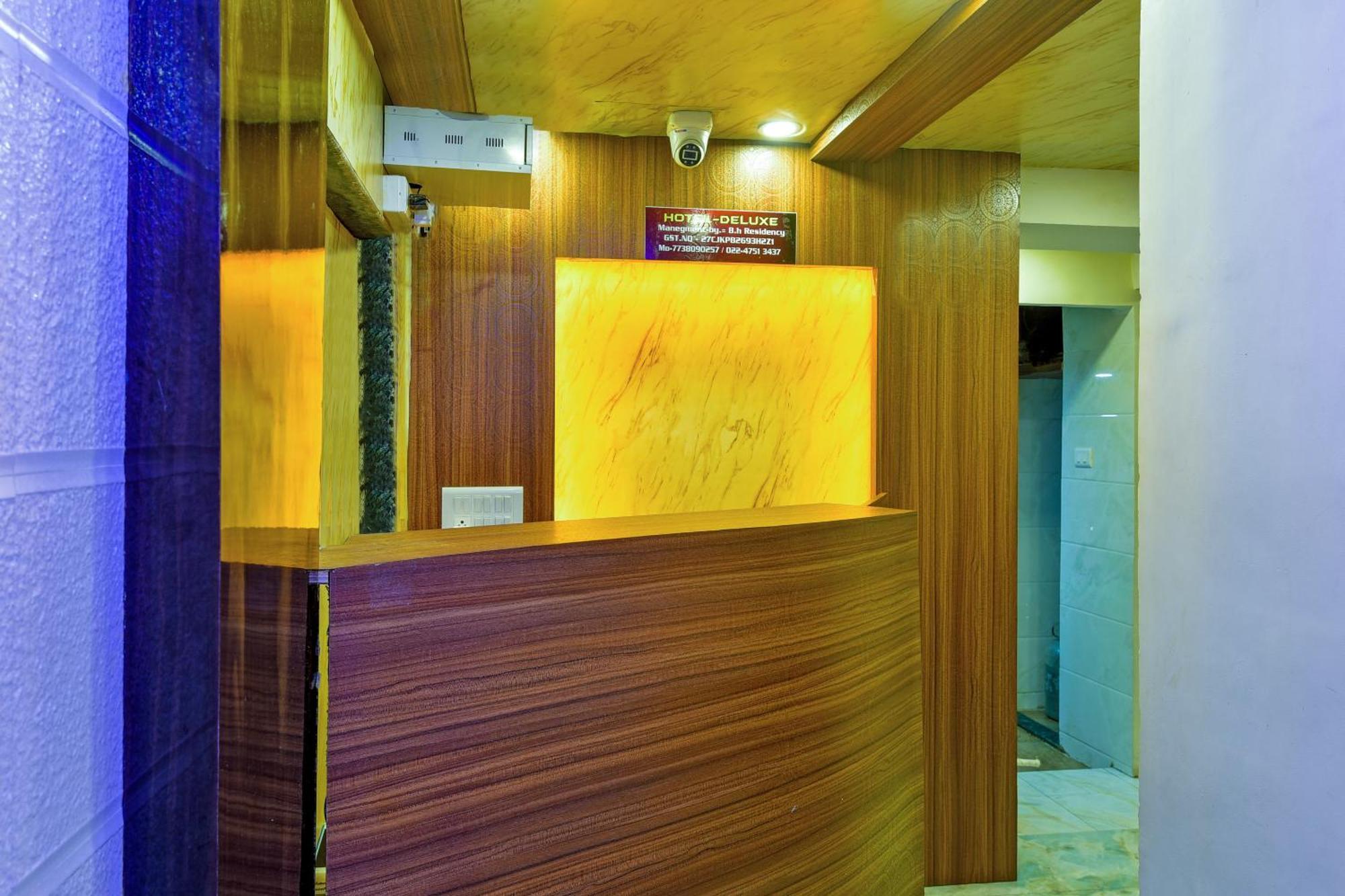 Hotel Deluxe Mumbai Bagian luar foto